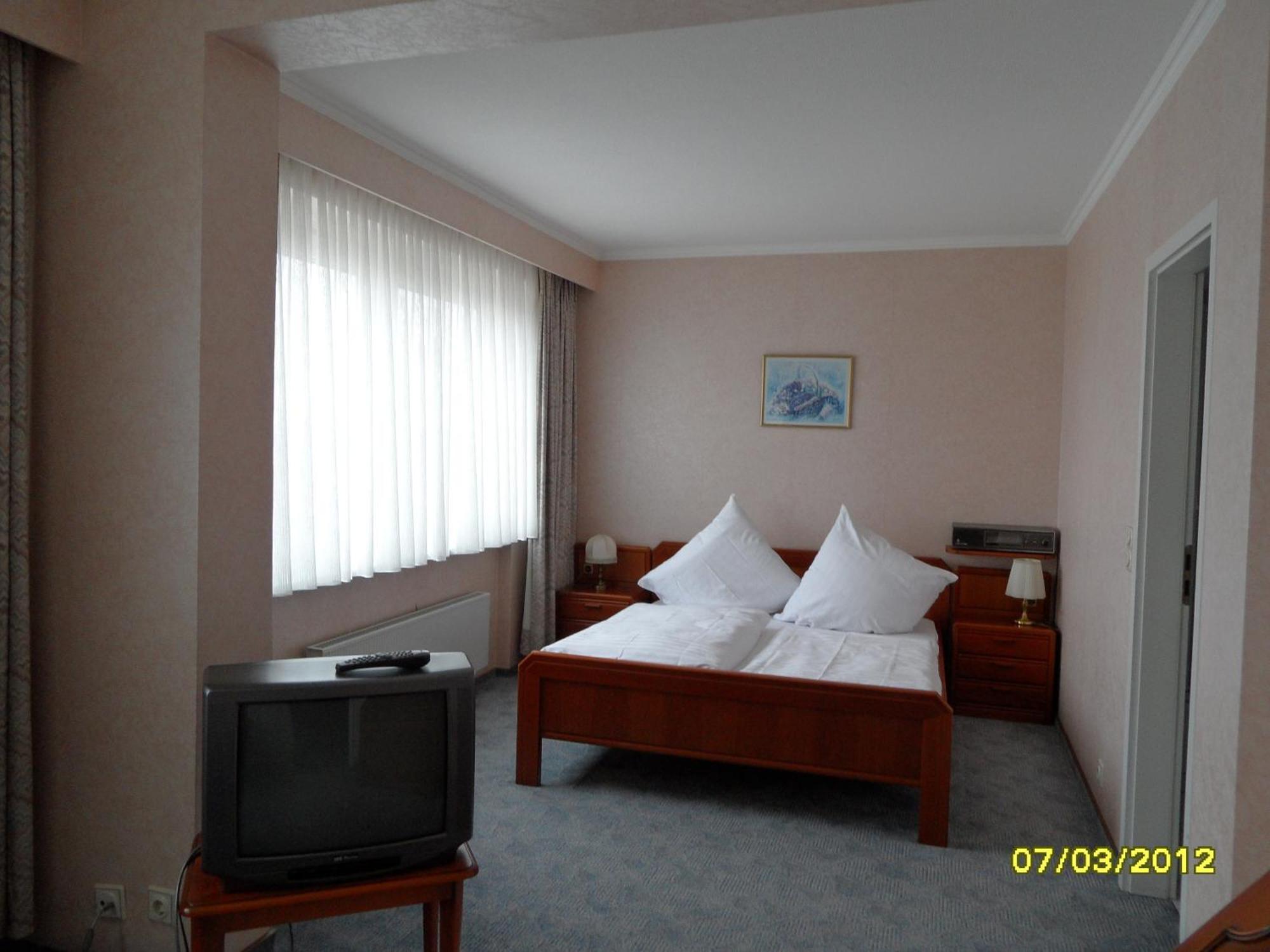 Wiking Hotel Henstedt-Ulzburg Exterior photo